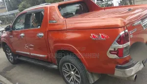 Toyota Hilux 2017 Orange