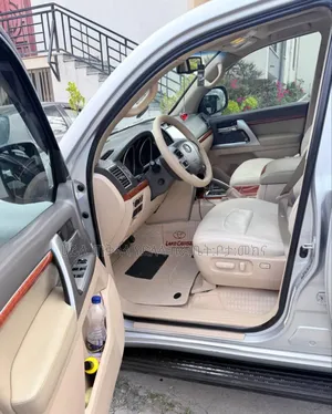 Toyota Land Cruiser 2016 Silver