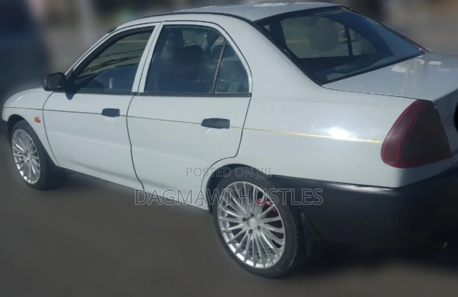 Mitsubishi Lancer 1998 White