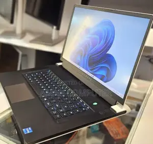 New Laptop Alienware M17x R2 32GB Intel Core 2 Quad SSD 512GB
