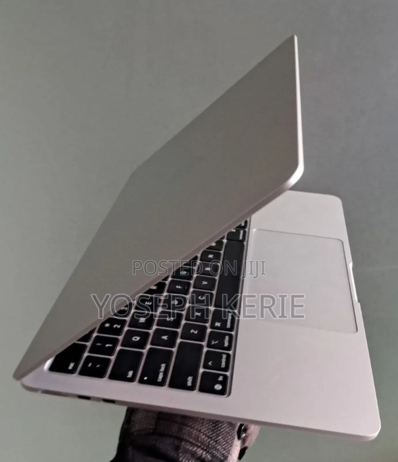New Laptop Apple MacBook Air 2025 M4 13-Inch 16GB Apple M4 SSD 256GB
