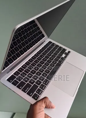 New Laptop Apple MacBook Air 2025 M4 13-Inch 16GB Apple M4 SSD 256GB