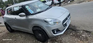 Suzuki Swift 2021 Silver