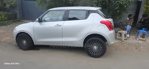 Suzuki Swift 2021 Silver