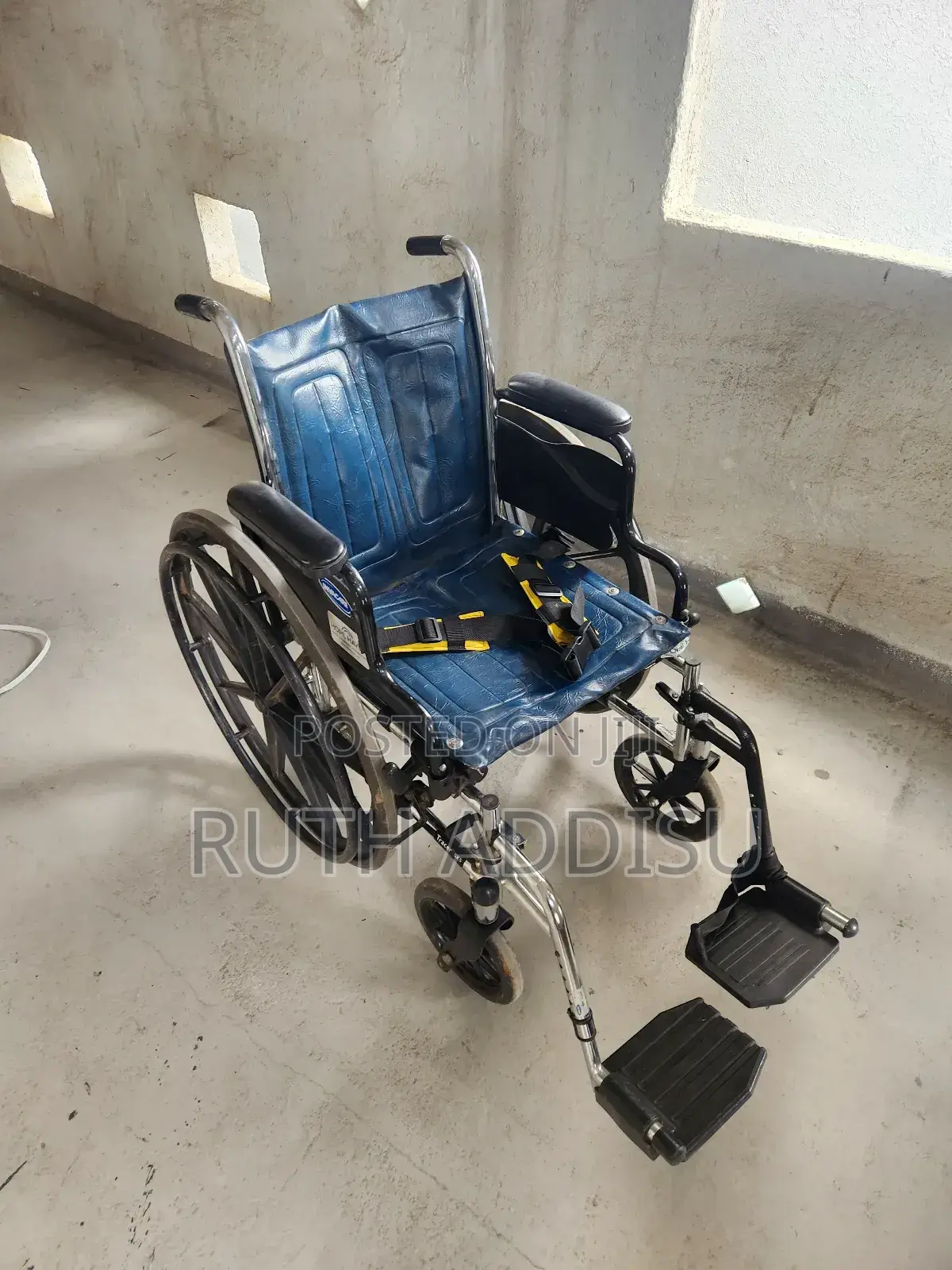 ያገለገለ Foldable Wheelchair Almost New for Ethiopia Wheelchair Almunium