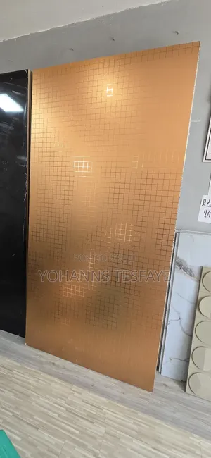 Photo - Black Mirror, Water Drop, Good Lamont MDF