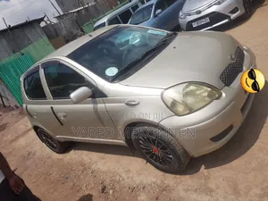 Toyota Vitz 2002 Gold
