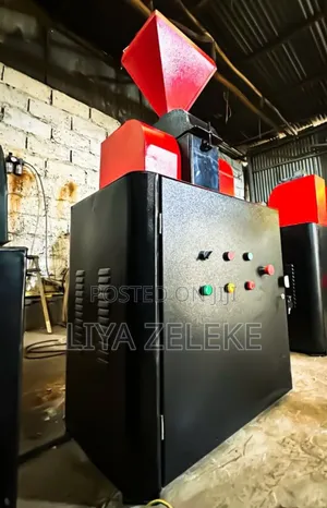 ዘመናዊ ወፍጮ በርበሬን ጨምሮ የተለያዩ ቅመሞችን ሚፈጭ