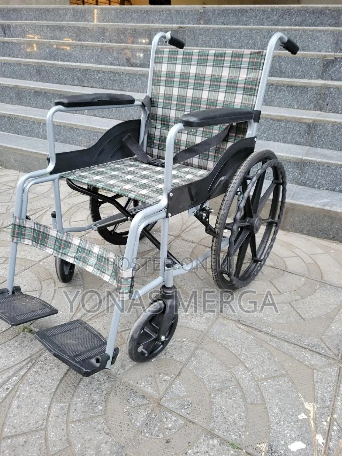 Self Propelled Wheelchair输爰wheelchair\\ by Both Users and Caregivers.