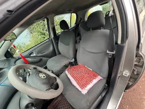 Photo - Toyota Yaris 2003