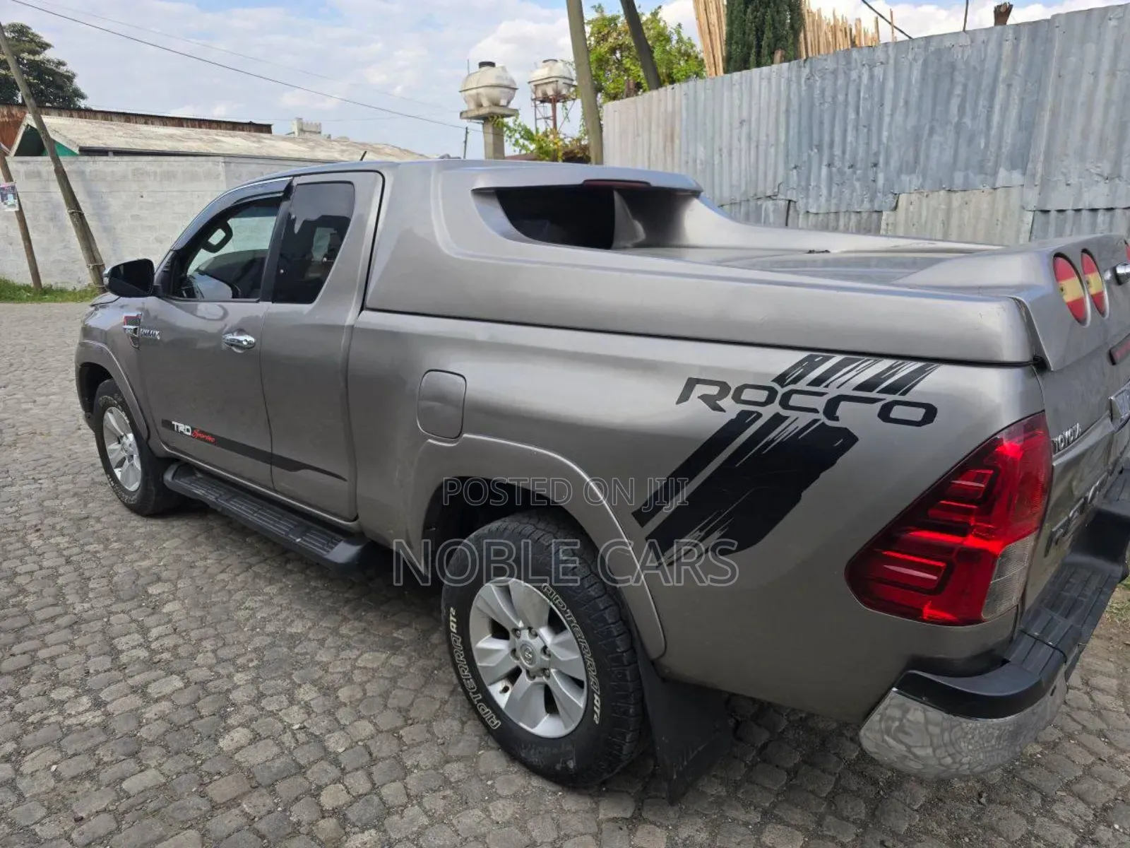 Toyota Hilux 2018 Gold