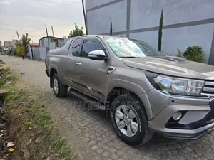 Toyota Hilux 2018 Gold