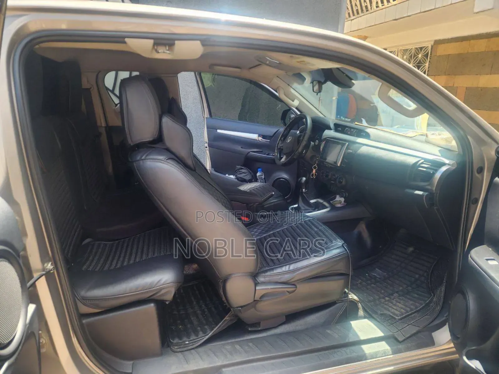 Toyota Hilux 2018 Gold