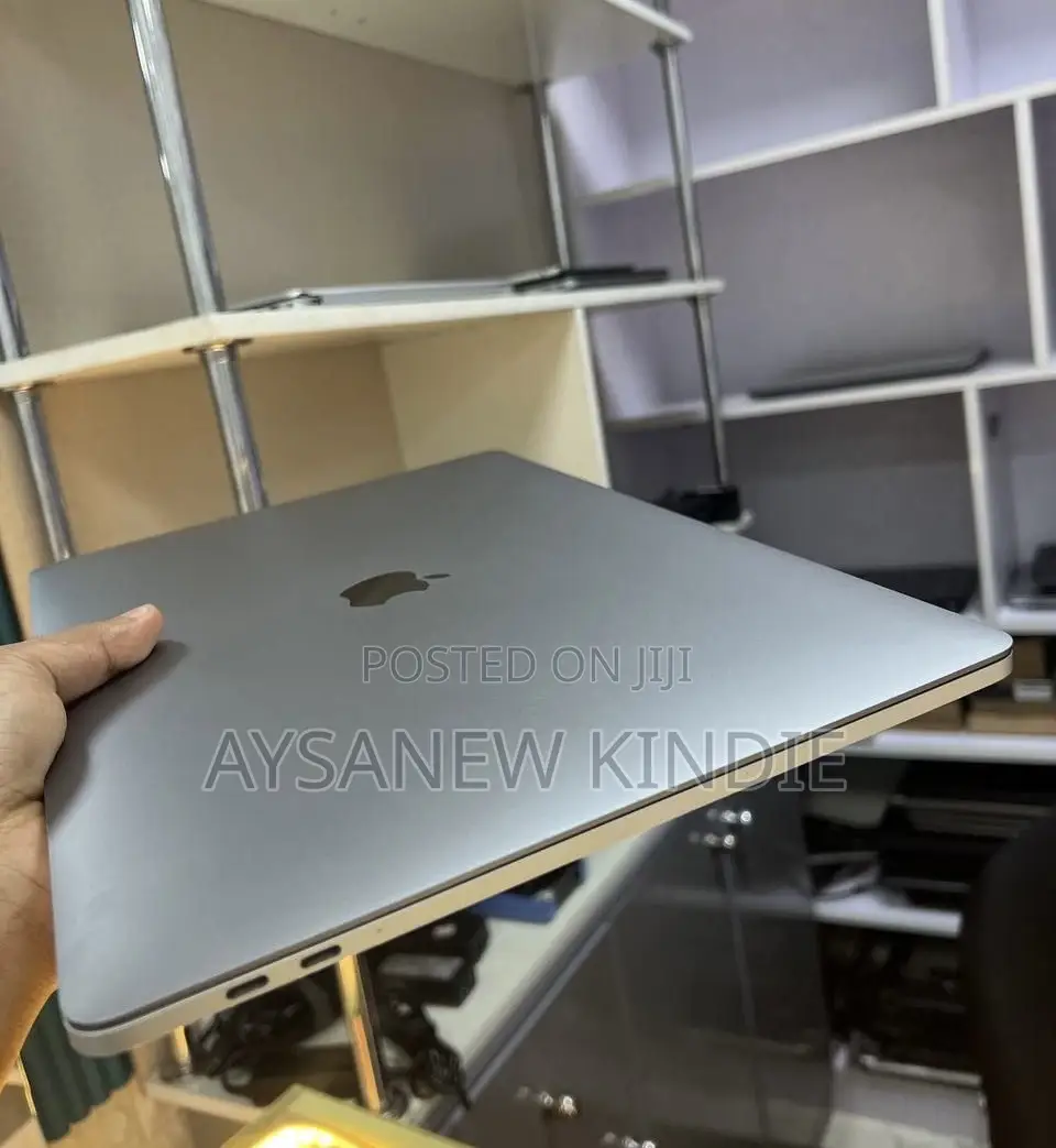 New Laptop Apple MacBook Pro 2019 32GB Intel Core I9 SSD 512GB