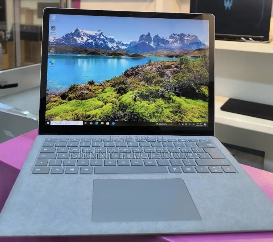 New Laptop Microsoft Surface Book 2 16GB Intel Core I7 SSD 512GB