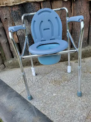 Photo - Folding Commode弔∂Seat Supports to 150kg፱甚making It Ideal for Travelers