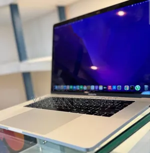 New Laptop Apple MacBook Pro 2017 16GB Intel Core I7 SSD 512GB