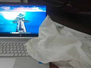 Laptop HP 15-dy2075tg 8GB Intel Core i3 HDD 500GB