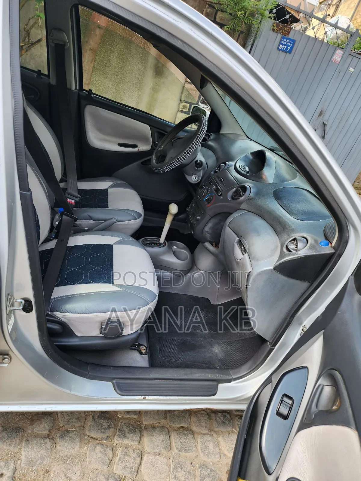 Toyota Vitz 2001 Silver