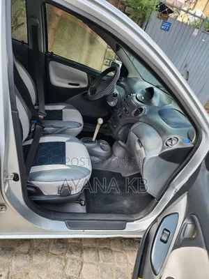 Toyota Vitz 2001 Silver