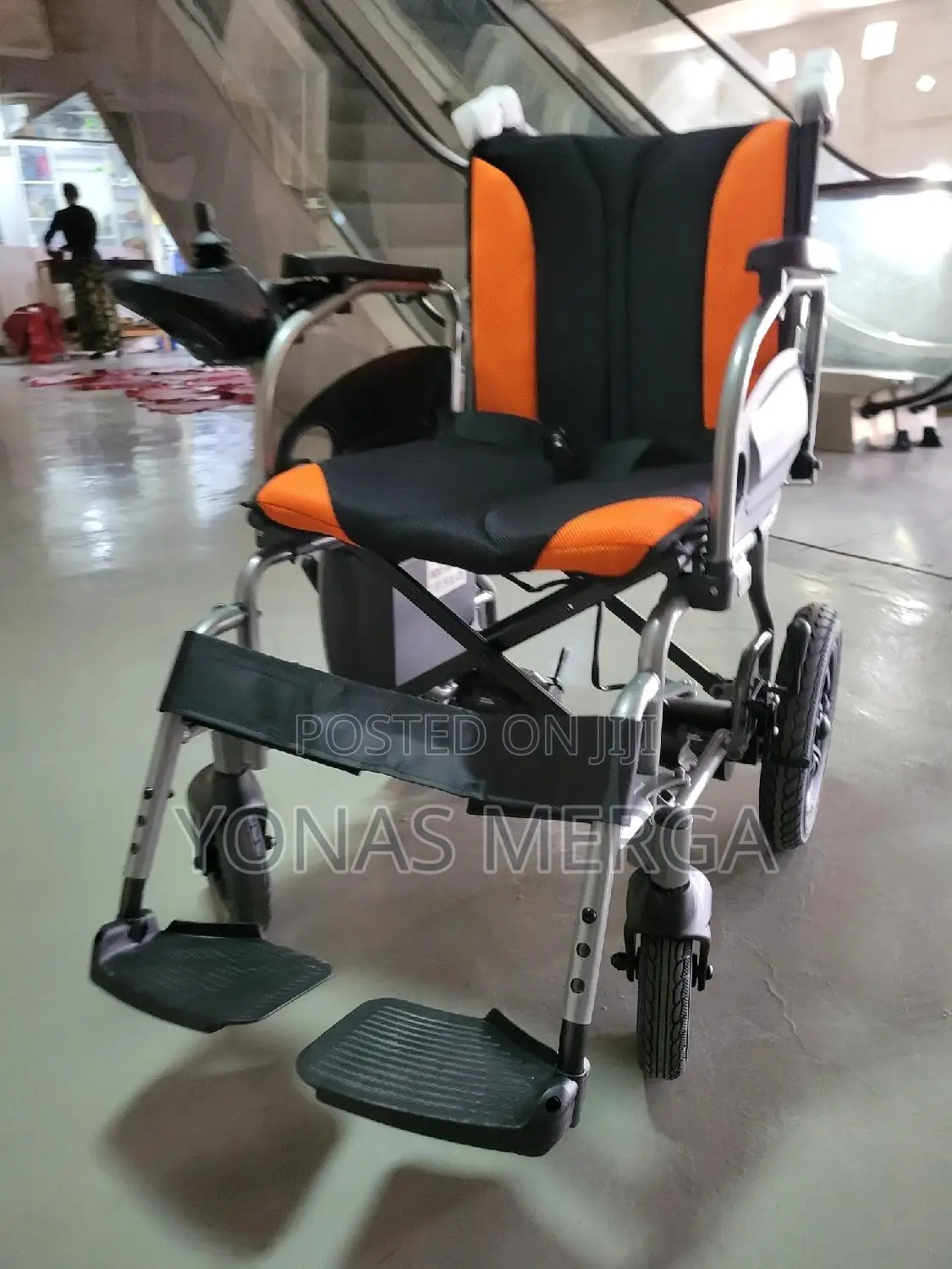 Electric and Rechargeable Modes Wheelchair彜凹providing a Smooth Ride