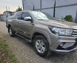 Photo - Toyota Hilux 2018 Brown