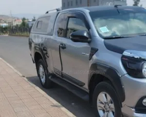 Toyota Hilux 2019 Silver