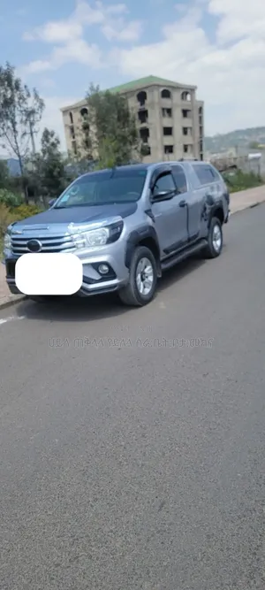 Toyota Hilux 2019 Silver