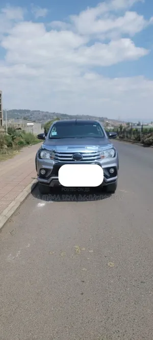 Photo - Toyota Hilux 2019 Silver
