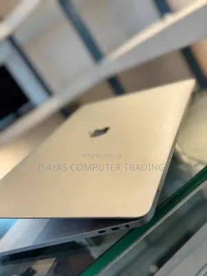 Photo - New Laptop Apple MacBook Pro 2017 16GB Intel Core I7 SSD 512GB