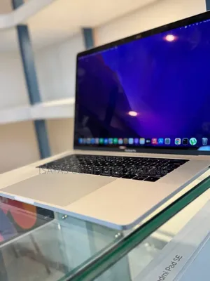 New Laptop Apple MacBook Pro 2017 16GB Intel Core I7 SSD 512GB