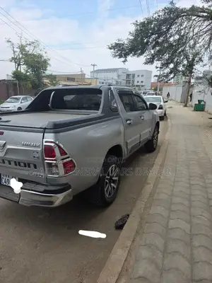 Toyota Hilux 2019 Silver