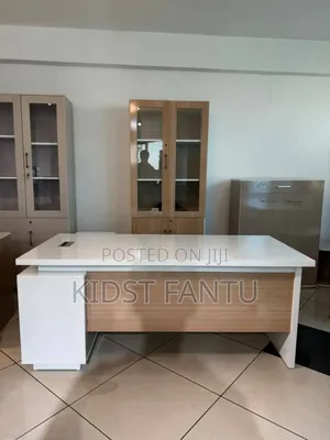 Photo - Managerial Table