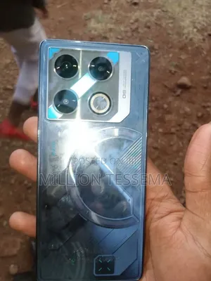 Photo - New Tecno Camon 40 Pro 256 GB Green