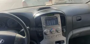 Photo - Hyundai Starex 2013 Silver