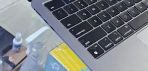 Photo - New Laptop Apple MacBook Air 2022 M2 8GB AMD Ryzen 5 SSD 512GB