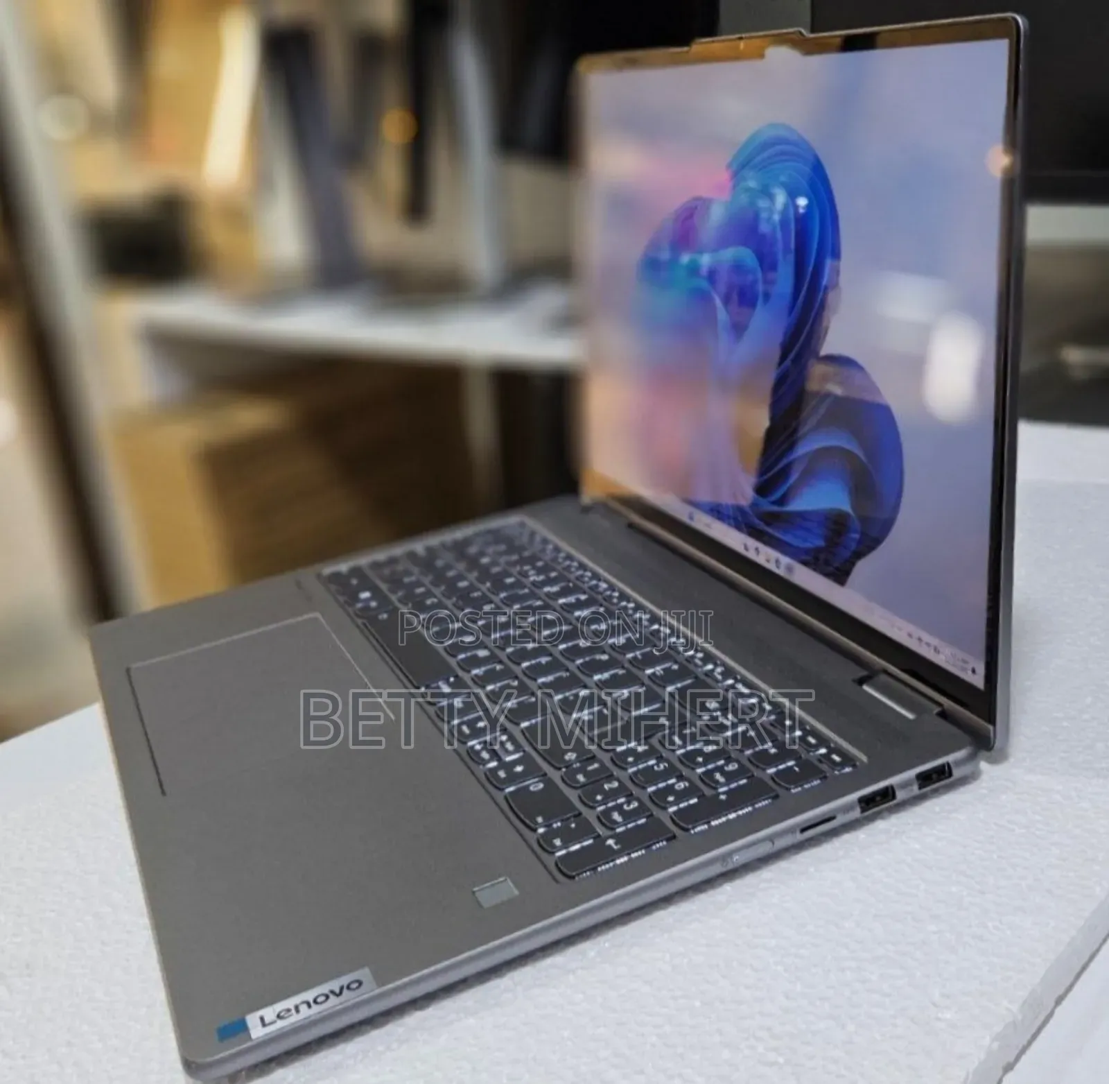 New Laptop Lenovo Yoga 7i 16GB Intel Core I7 SSD 512GB