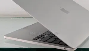 New Laptop Apple MacBook Pro 2022 M2 8GB Apple M2 SSD 256GB