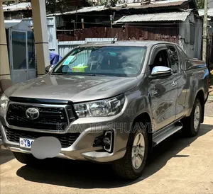 Photo - Toyota Hilux Revo Smart Cab Deisel 2.4 AWD 2020 Gray