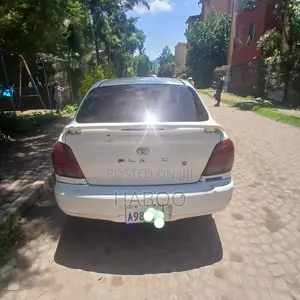 Toyota Platz 1.0 FWD 2002 White