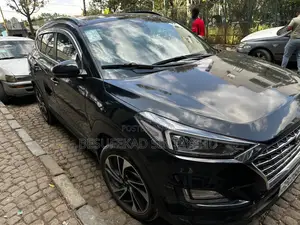 Photo - Hyundai Tucson Limited AWD 2019 Black