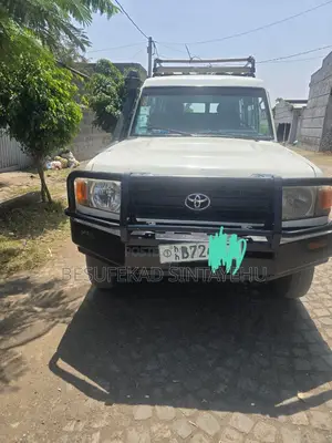 Photo - Toyota Land Cruiser 76 Series 2007 White