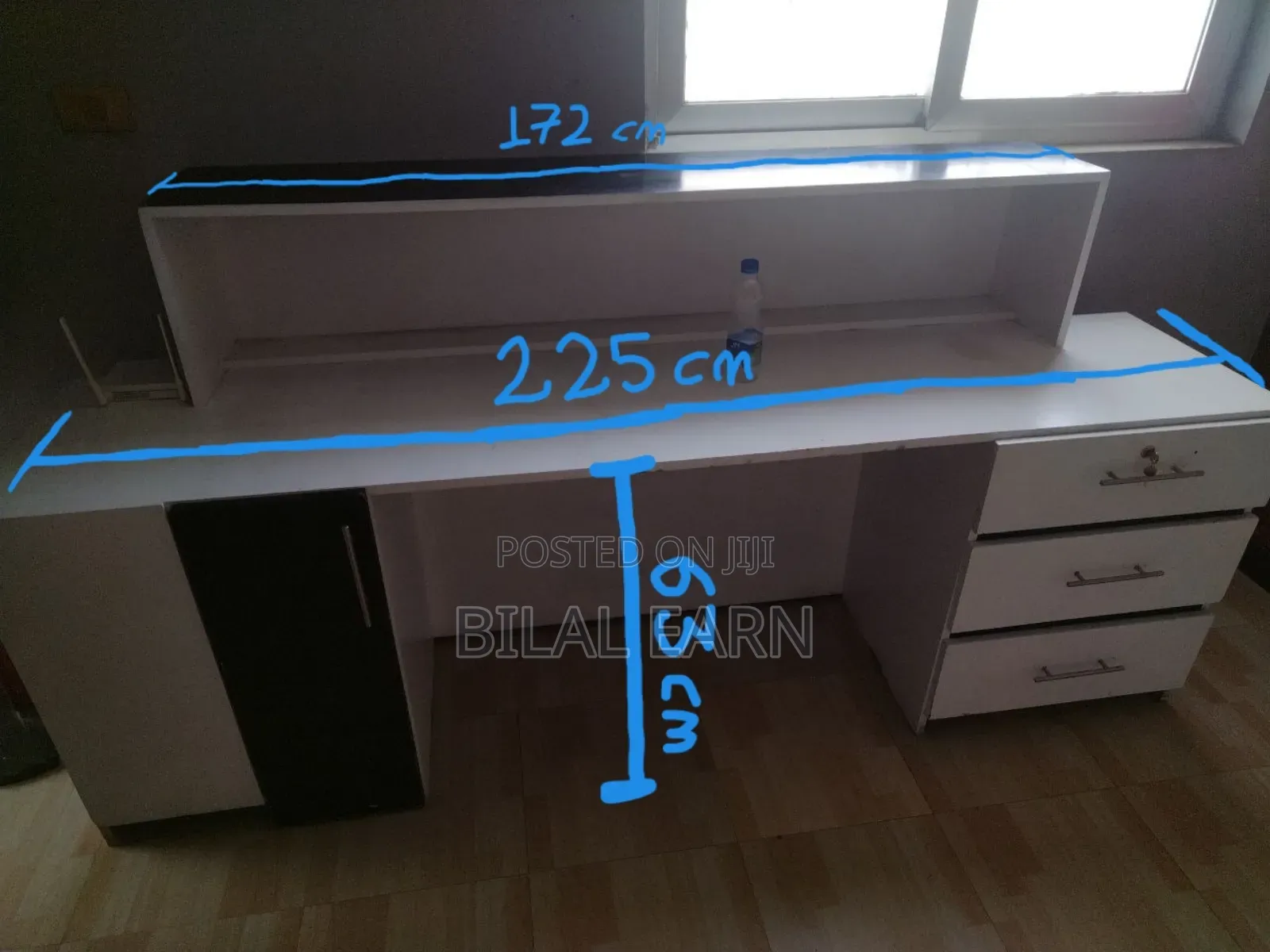 Big Campany's Office "Table/Bancony".