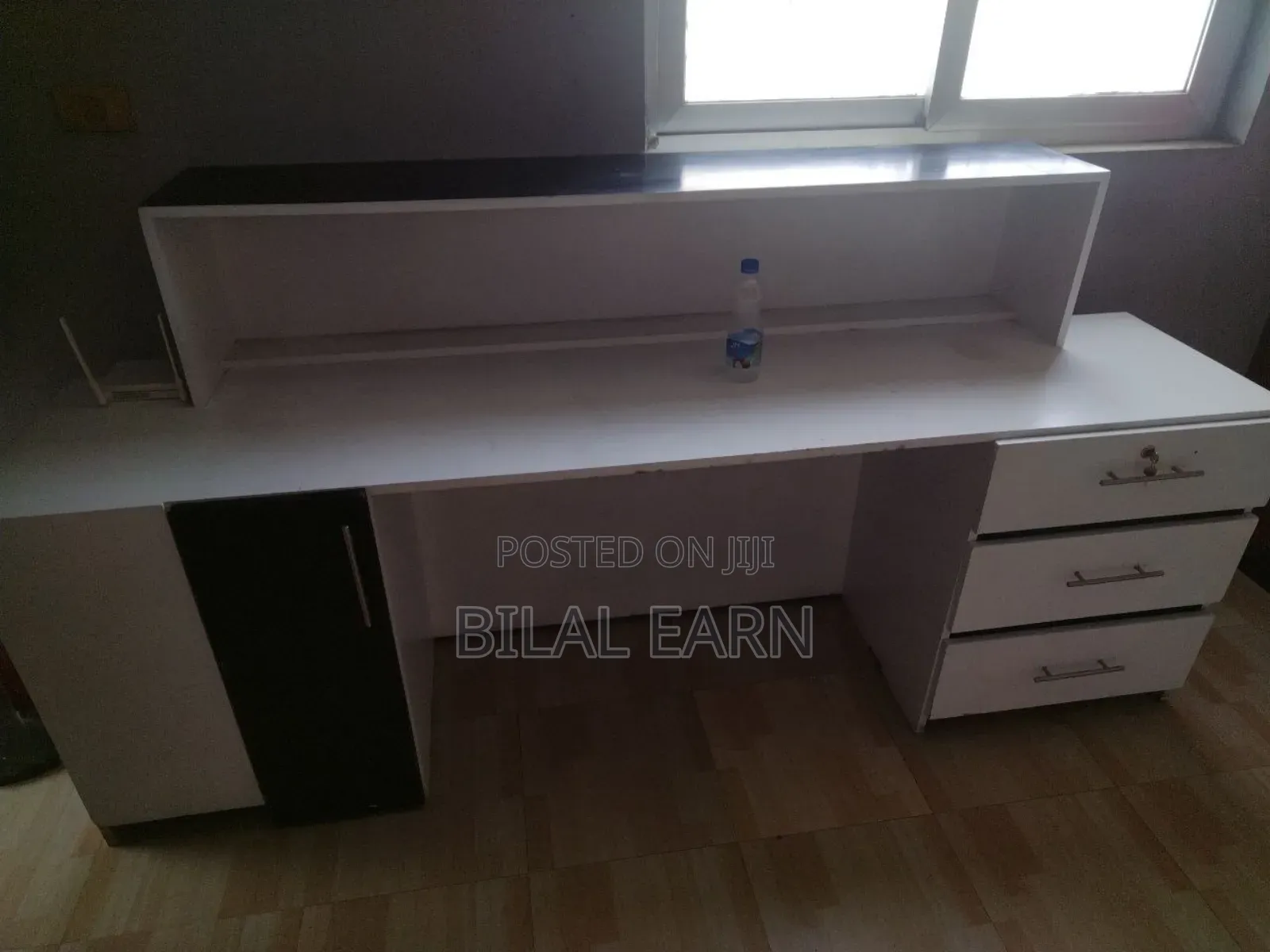 Big Campany's Office "Table/Bancony".