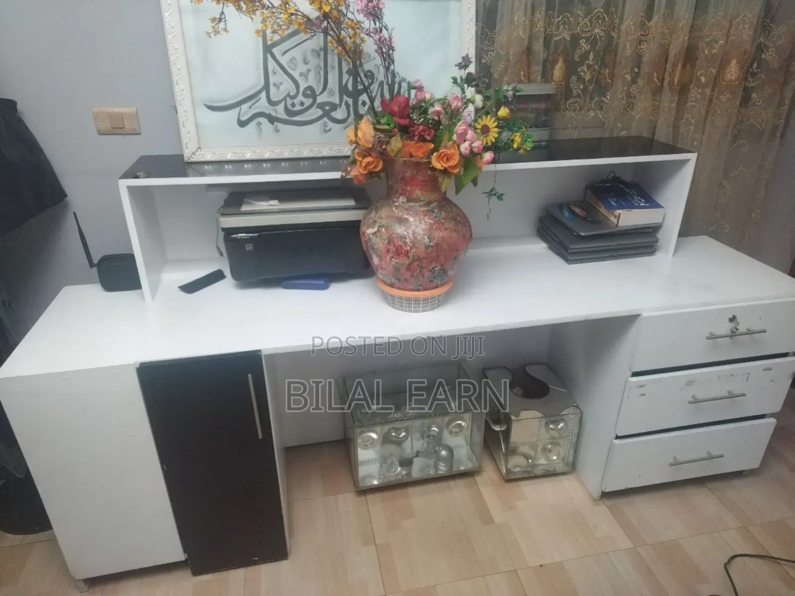 Big Campany's Office "Table/Bancony".