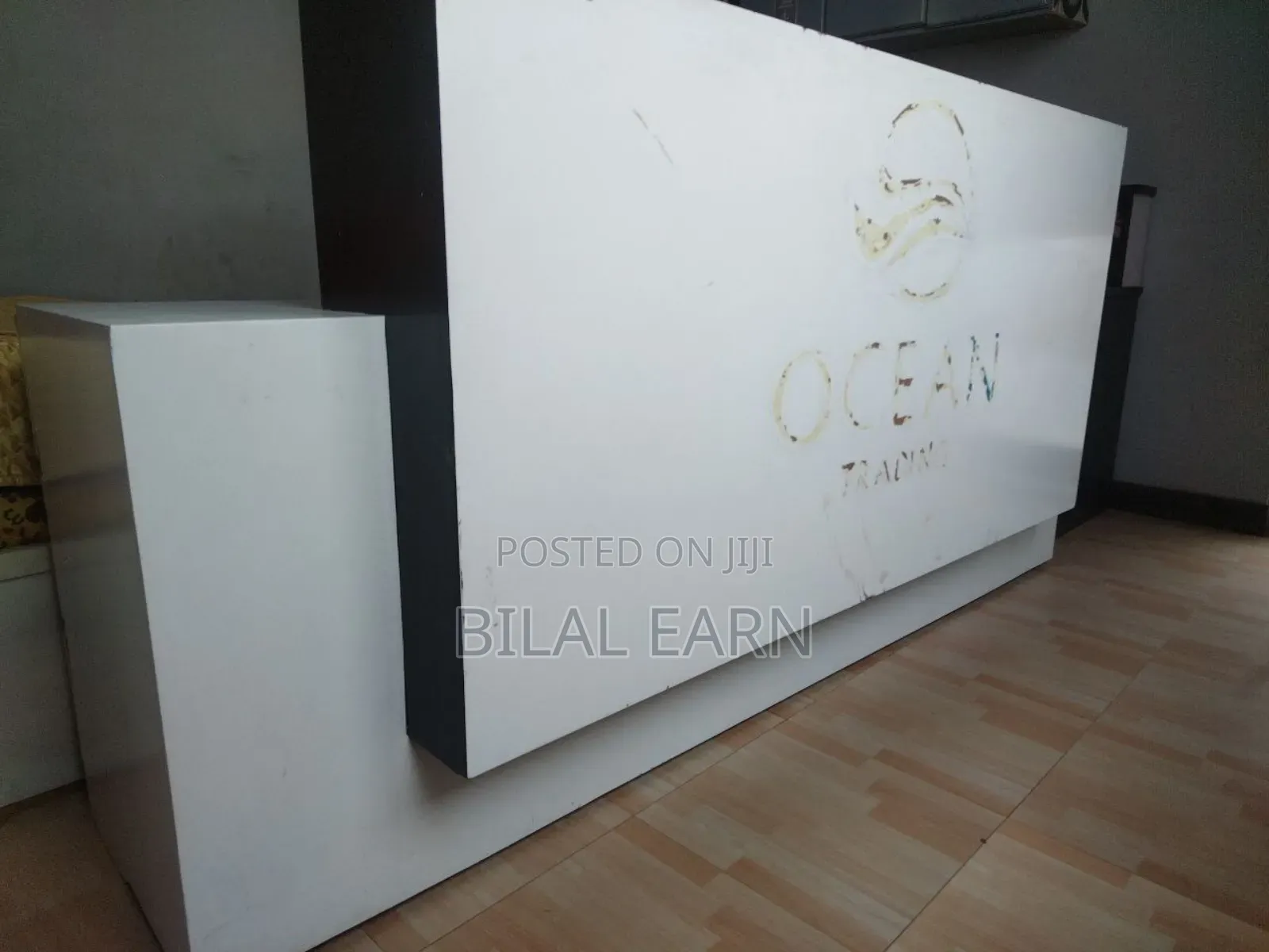 Big Campany's Office "Table/Bancony".