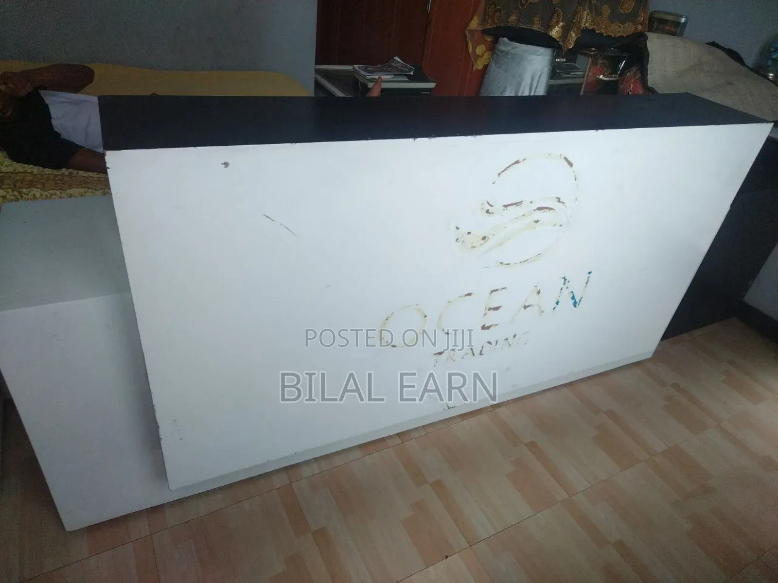 Big Campany's Office "Table/Bancony".