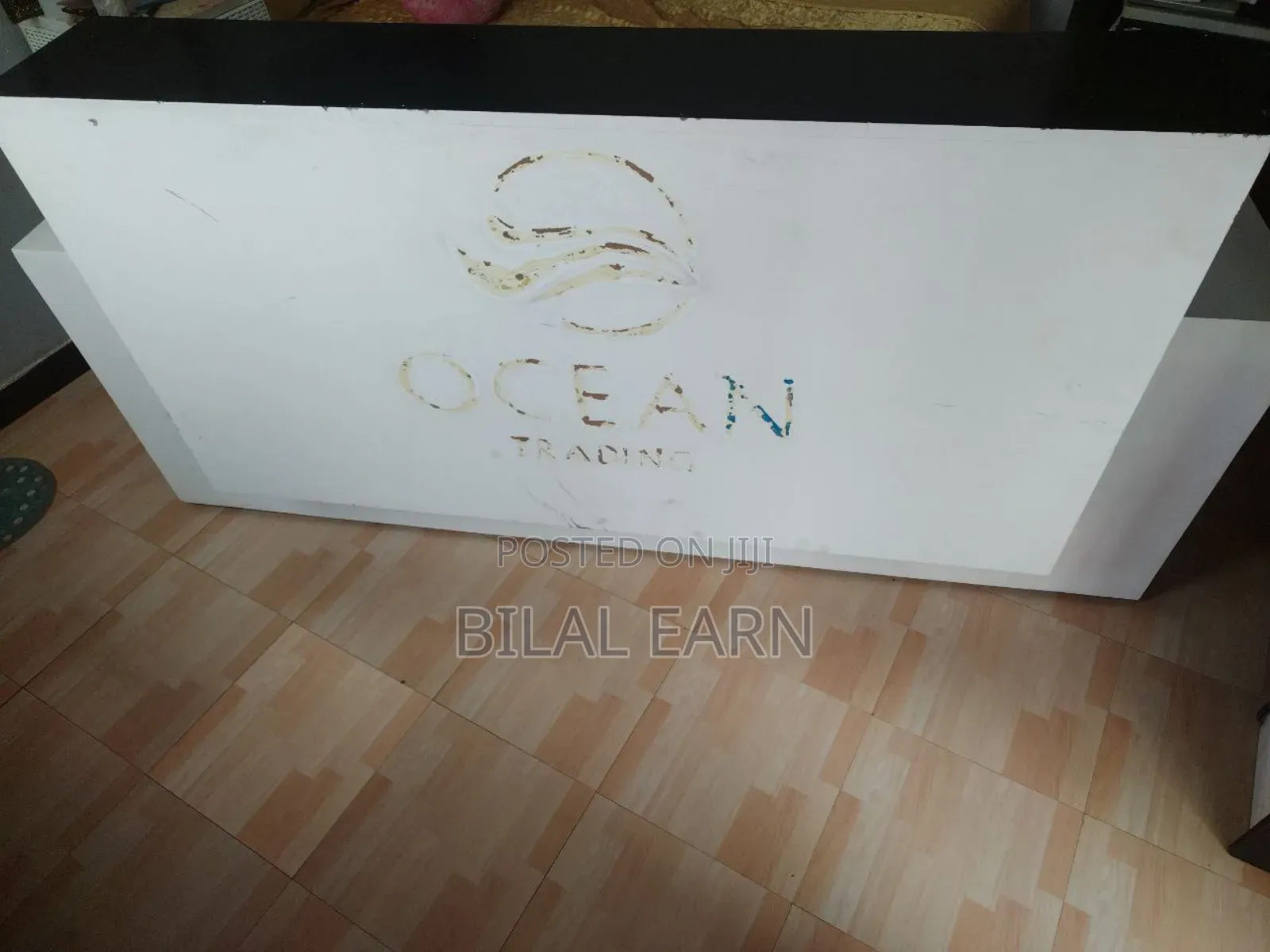 Big Campany's Office "Table/Bancony".