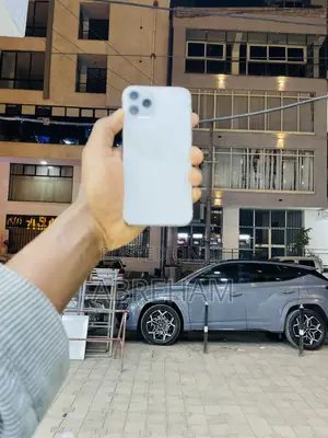 Photo - Apple iPhone 11 Pro Max 64 GB White