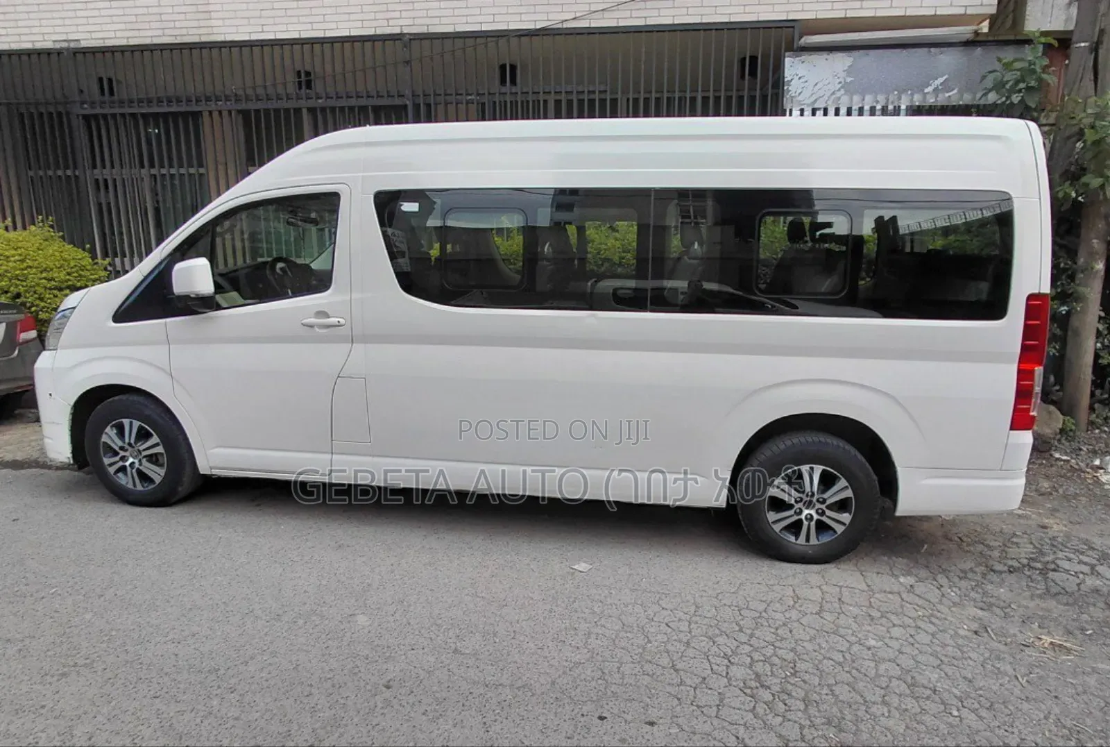 Toyota HiAce 2021 White